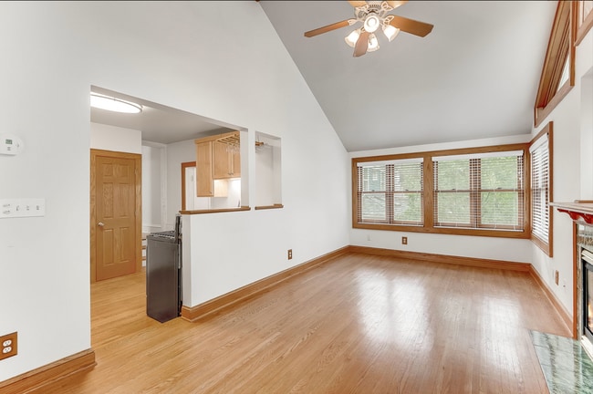 Living Room - 2316 Fremont Ave S Unit 2
