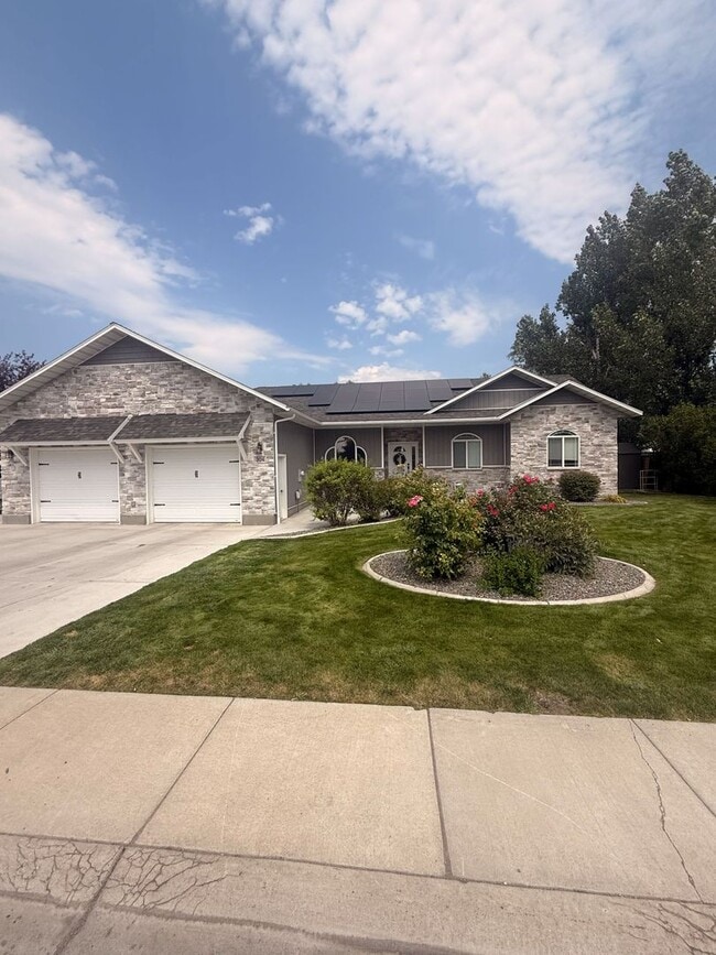 Building Photo - 304 Palomino Dr Unit House