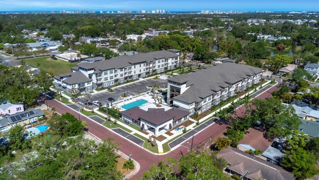 Photo - Everest Largo Apartments