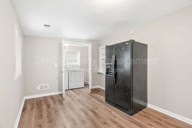 Photo - 1435 Lynford Dr SW