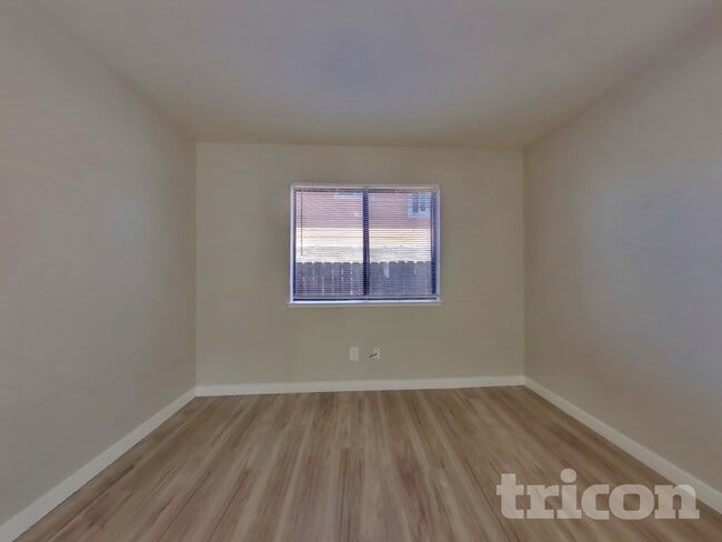 Photo - 254 Voyager Dr