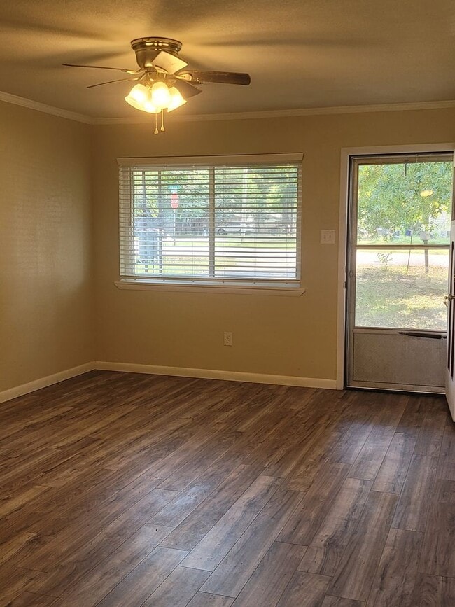 Photo - 638 Loomis St