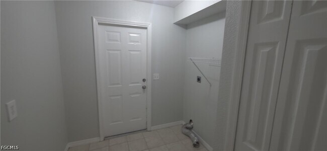 Photo - 1144 Essex St E