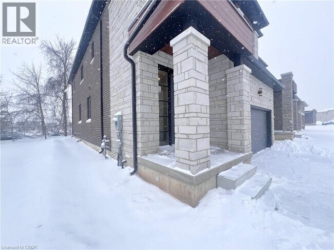 Photo - 100 Shady Oaks Trl