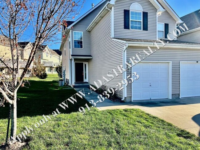 Building Photo - Spacious 3 Bed, 2 Bath, 2 Half Bath Townhome in Lee's Summit-Coming SOON!!