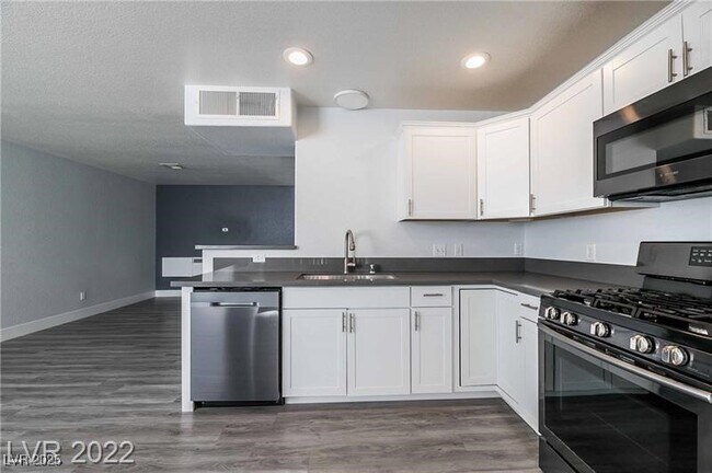 Photo - 3305 Cheyenne Gardens Way