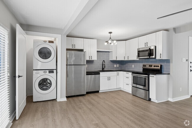 1BR, 1BA - 650SF - Kitchen and Laundry