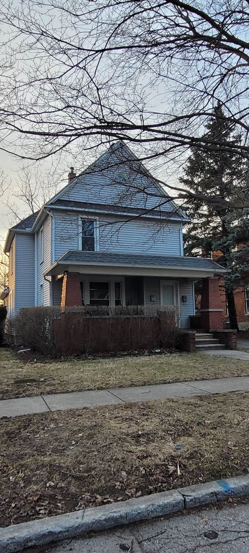 Building Photo - Two bedroom upper unit in a Duplex