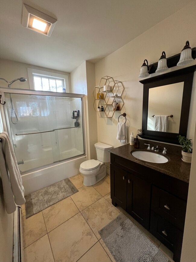 Baño - 430 Shelburne Rd Unidad 3