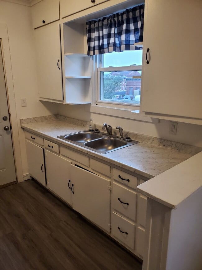 Photo - 1338 Main St Unit 5