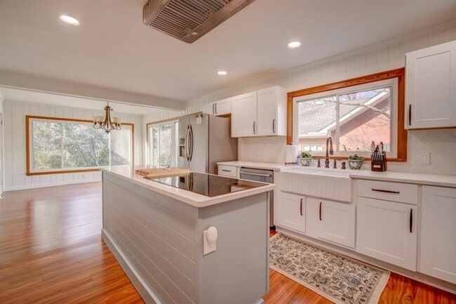 Photo - 118 Tanglewylde Dr