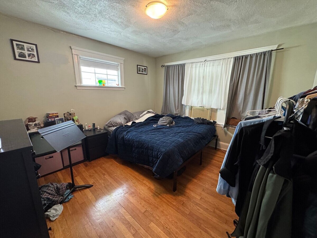 Bright and Spacious 3Bed Avail 8/1 or 9/1 ... - Bright and Spacious 3Bed Avail 8/1 or 9/1 ...