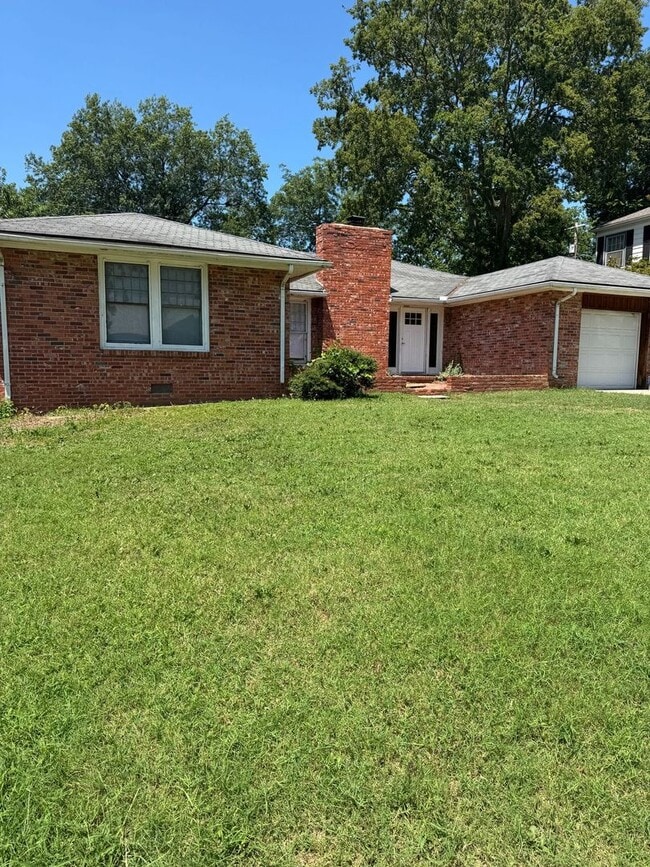 Building Photo - 1725 Cherokee Pl Rental
