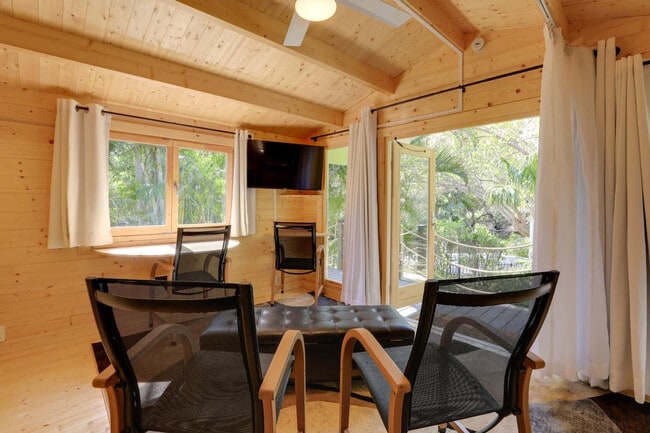 Building Photo - 927 22nd St W Unit ID1385652P