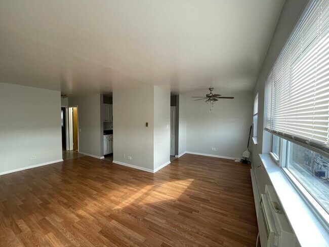 Photo - 5920 N Kenmore Ave Unidad 203