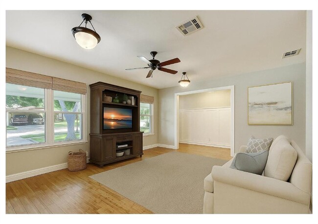 Building Photo - 201 W Odell St Rental