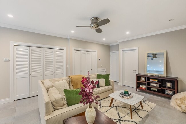 Photo - 808 Washington St