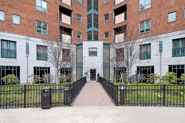 Building Photo - 165 Cottage St Unit 706