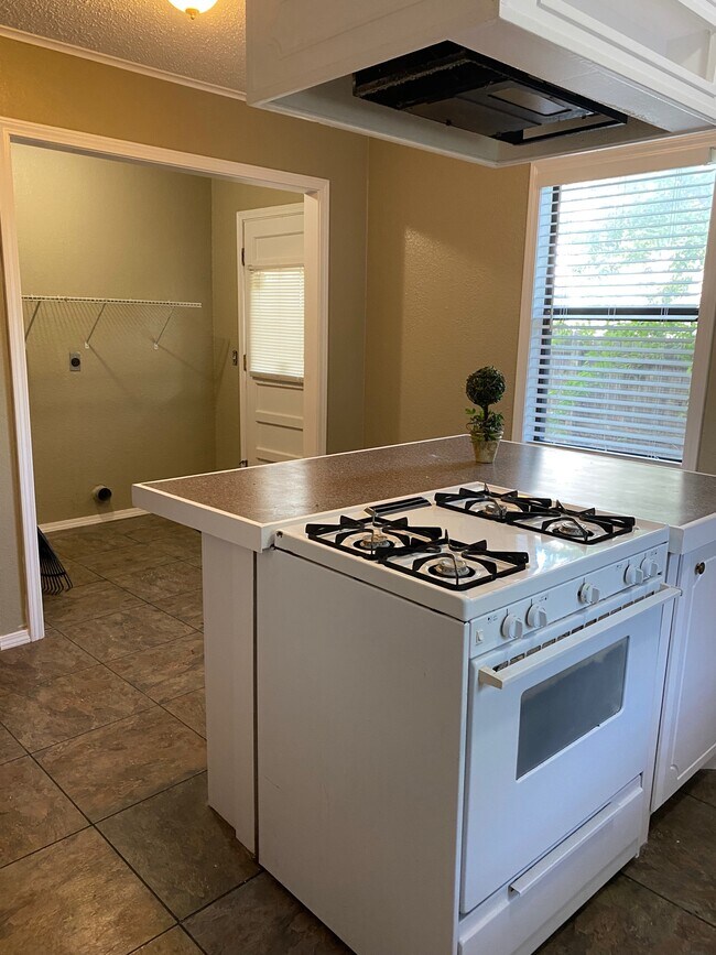 Photo - 1920 Hampton Ave