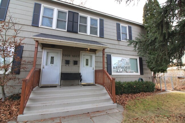Building Photo - 3 Bedroom, 2 Bath Duplex in Central Richland