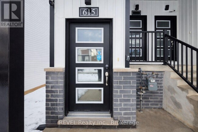 Photo - 615 - 4263 FOURTH AVENUE