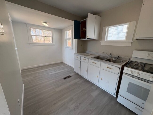 Photo - Truly Updated 2-Bedroom Rental Near North Akron Conveniences