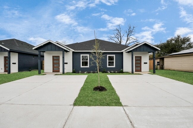 Building Photo - 5205 Kenilwood Dr Rental