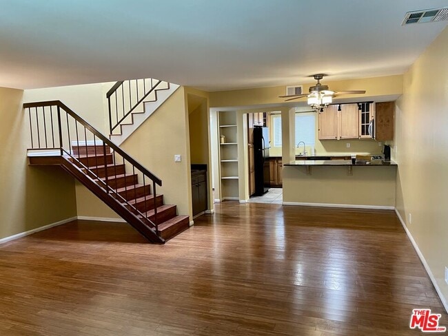 Photo - 5447 Zelzah Ave Unit 104