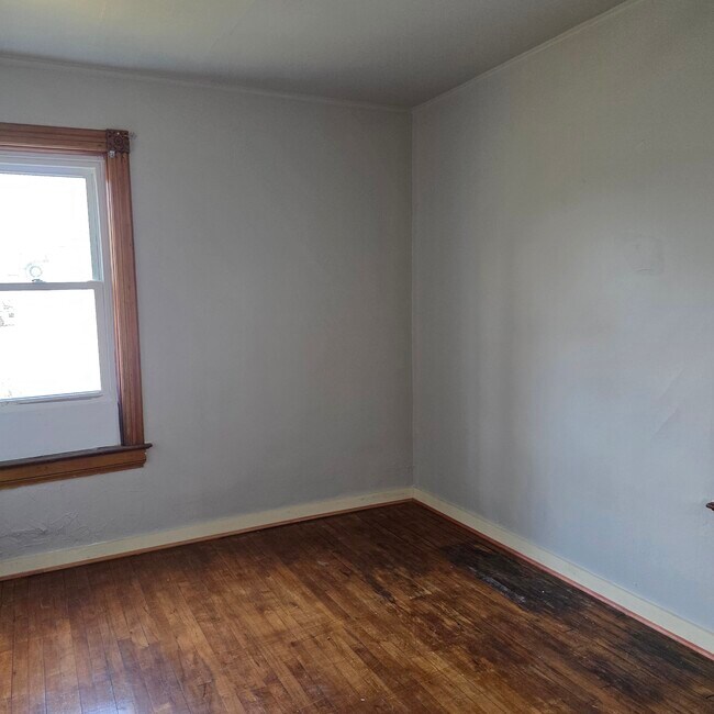 Photo - 384 S Hickory St