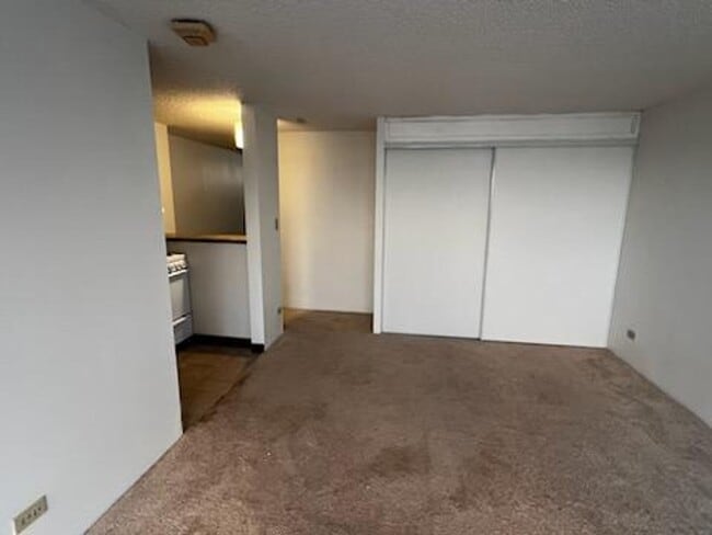 Photo - Pearlridge Square Large Studio with AC, Washer/Dryer, and Reserved Parking Stall Unit 1504