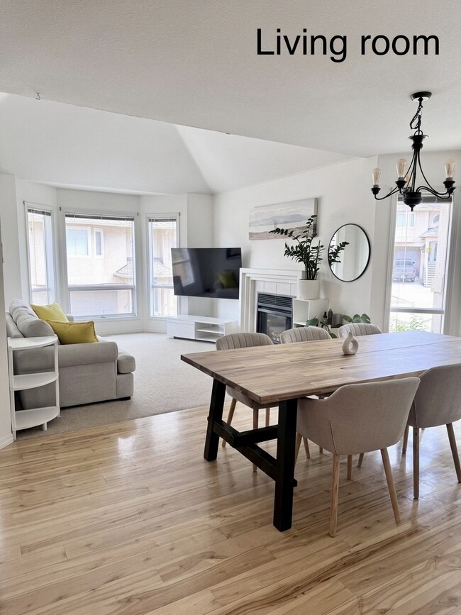 Living and dining area - 2425 Mount Baldy Dr