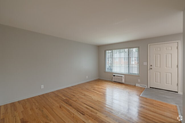 2BR, 1BA - 650SF - Living Room - The Ranches Of Rosebrook