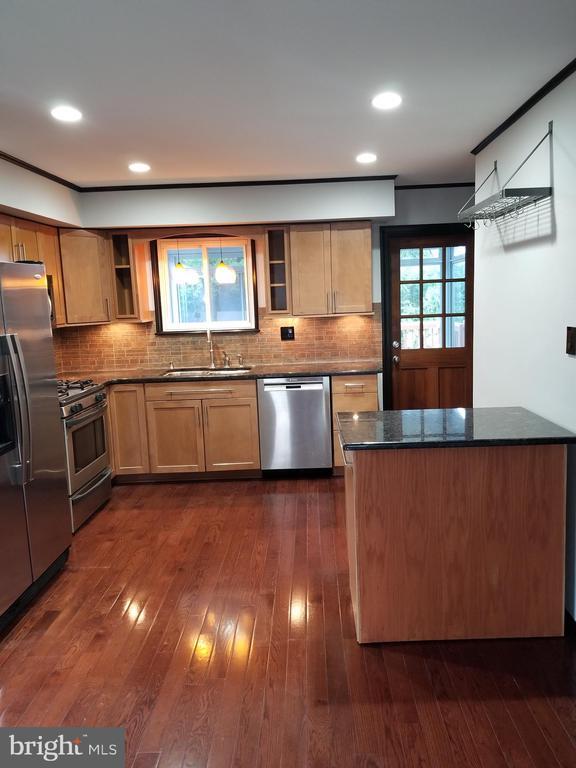 Photo - 445 W 6th Ave