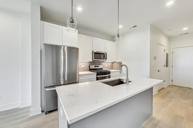 Photo - 3355 N Southport Ave Unit 2F