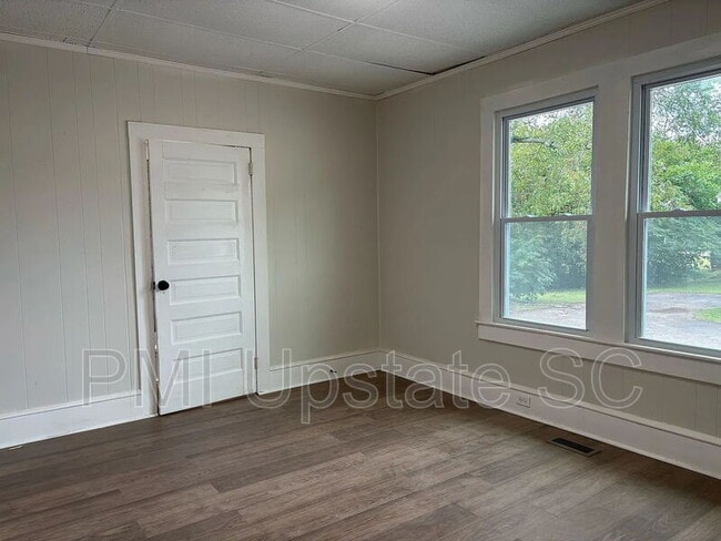 Photo - 10 E Main St