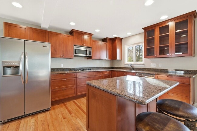 Photo - 5595 Birdview Heights