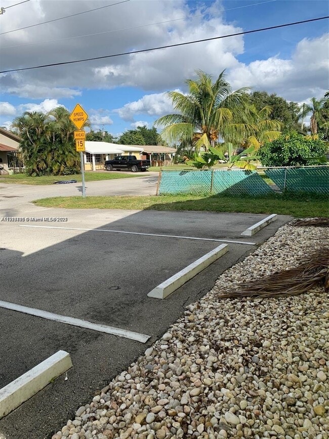 Photo - 200 NE 45th St Apartment Unit 208