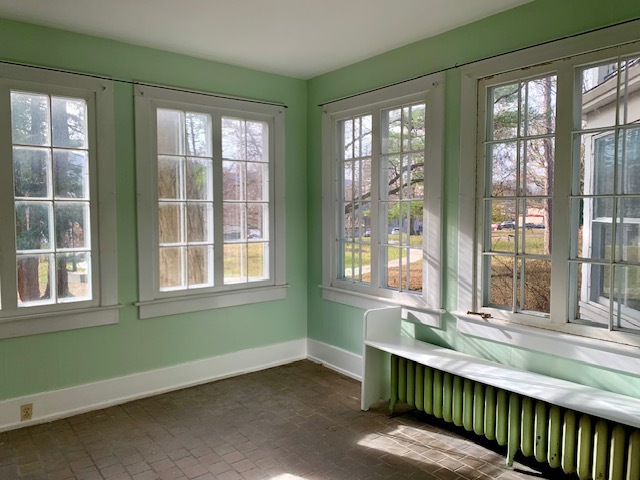 Sunroom overlooking the park - 10 Lawn Ave Apartments Unit 1