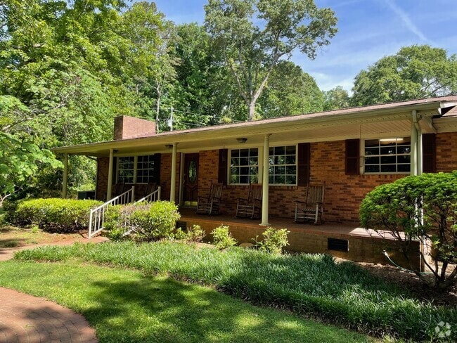 Building Photo - Beautiful 2 Bed, 2 Bath home located in Se...