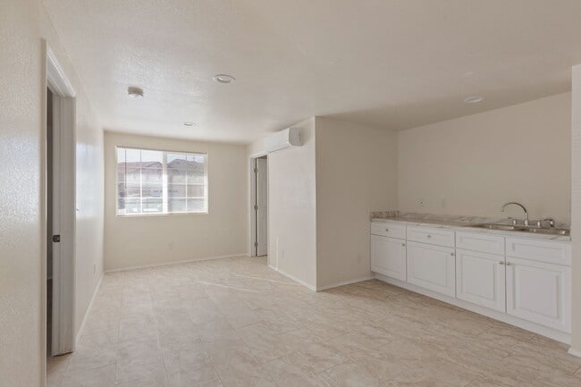Photo - Awesome 1 Bedroom ADU Unit in Sylmar!