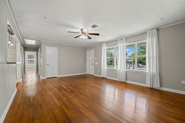Photo - 617 Graceland St