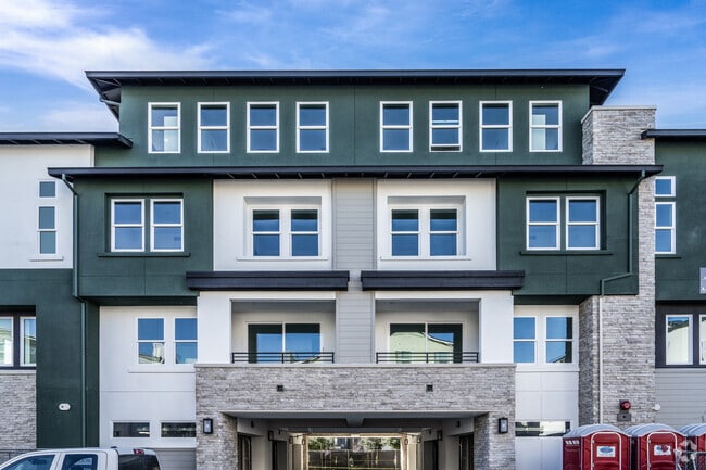 exterior - Broadway at Boulevard