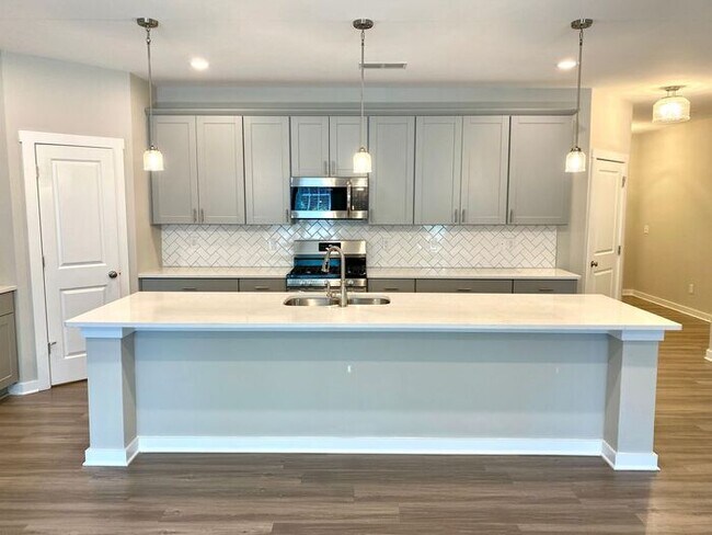 Photo - Gorgeous Like New Townhome in Pineville