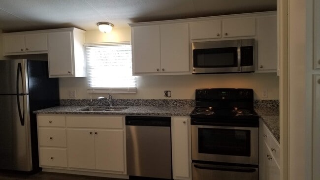 Photo - 135 Jo-Katherine Ln