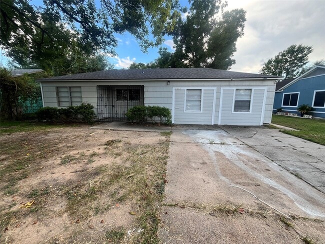 Building Photo - 7418 Saunders Rd Rental