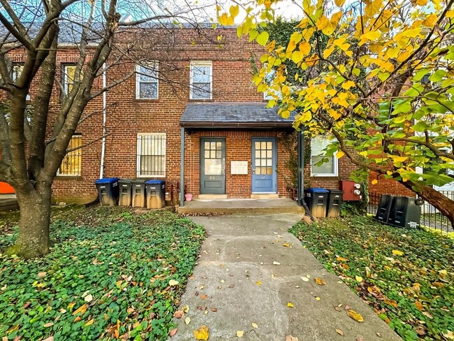 Building Photo - Ideal 1 Bed 1 Bath Unit 2 Rental