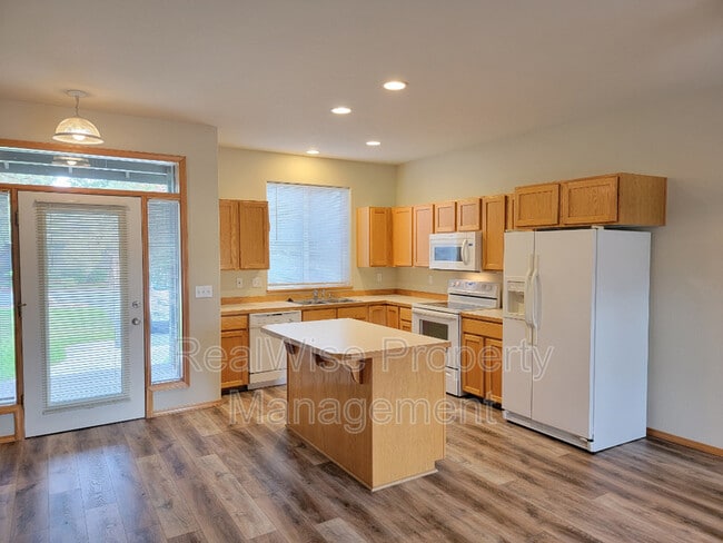 Photo - 1085 Golden Pheasant Dr