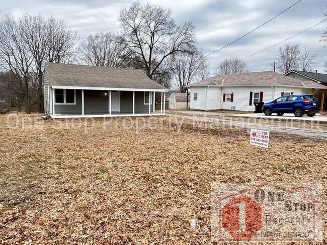 Building Photo - Charming 2 Bedroom, 1 Bathroom house in In...