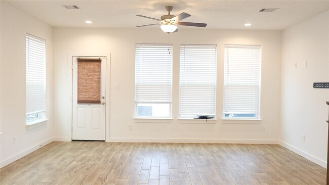 Photo - 7245 Conley St