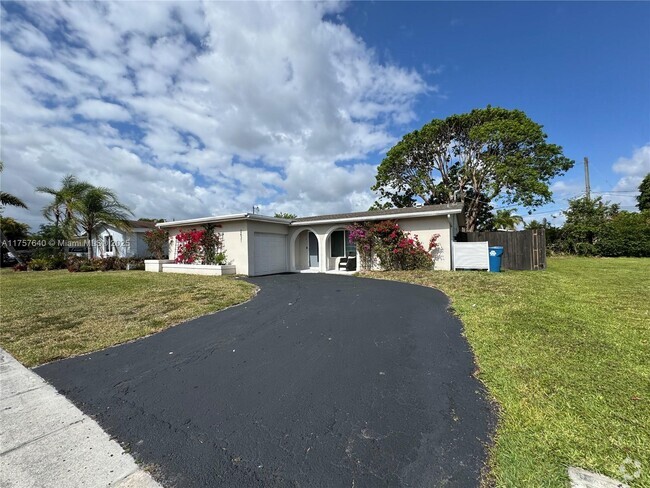 Building Photo - 2631 NW 94th Ave Rental